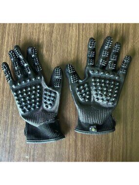 Hands On Pet Horse Grooming Gloves Scrub Shed Brush Groom Size Small HandsOn